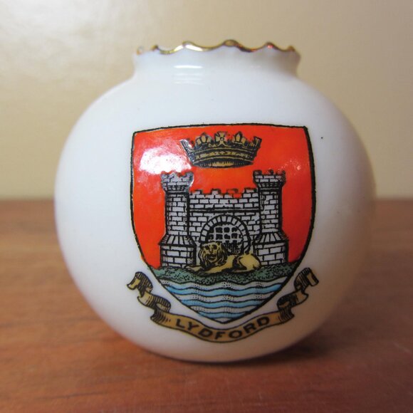 W.H. Goss crested heraldry china vintage Lydford (GC048 Grace) - Picture 3 of 7